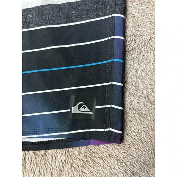 QUIKSILVER YG Remix Stripe 19" UEA1 Boardshorts BLUE NWT - Picture 3 of 16